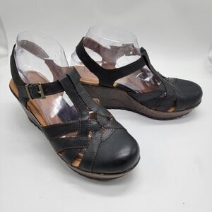 b.o.c. Born Concept Black Leather Wedge Closed-toe T-bar Sandals Women's Sz 8M